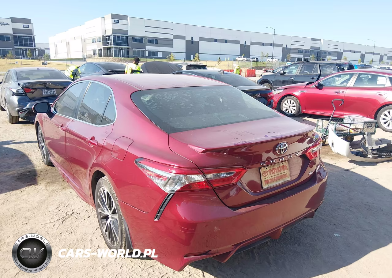2018 Toyota Camry Se VIN:4T1B11HK5JU613805 - 3