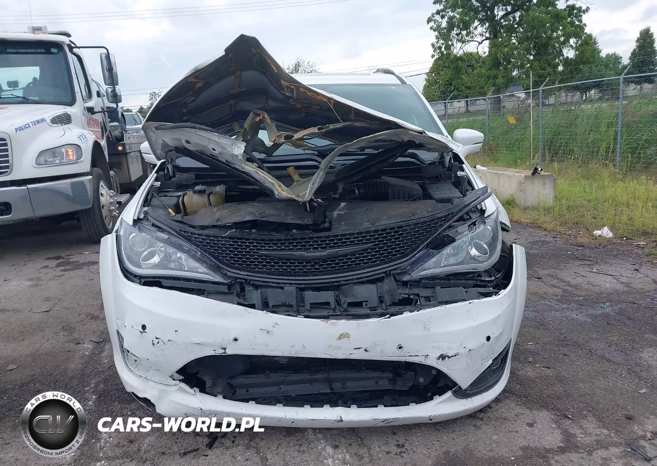 2019 Chrysler Pacifica Limited VIN:2C4RC1GG2KR617609 - 12