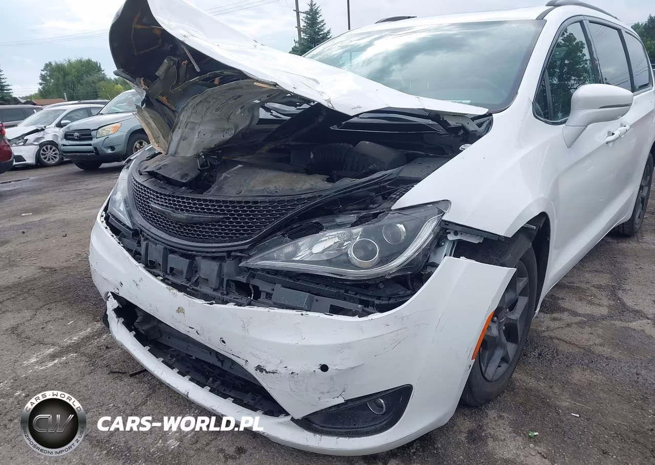 2019 Chrysler Pacifica Limited VIN:2C4RC1GG2KR617609 - 6