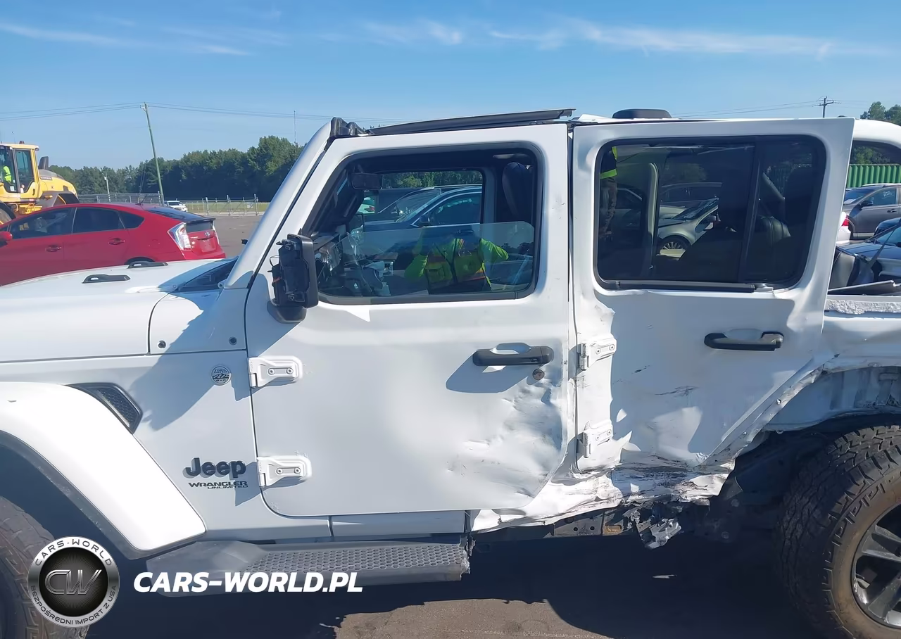 2020 Jeep Wrangler Unlimited Sahara Altitude 4X4 VIN:1C4HJXEN4LW191517 - 14