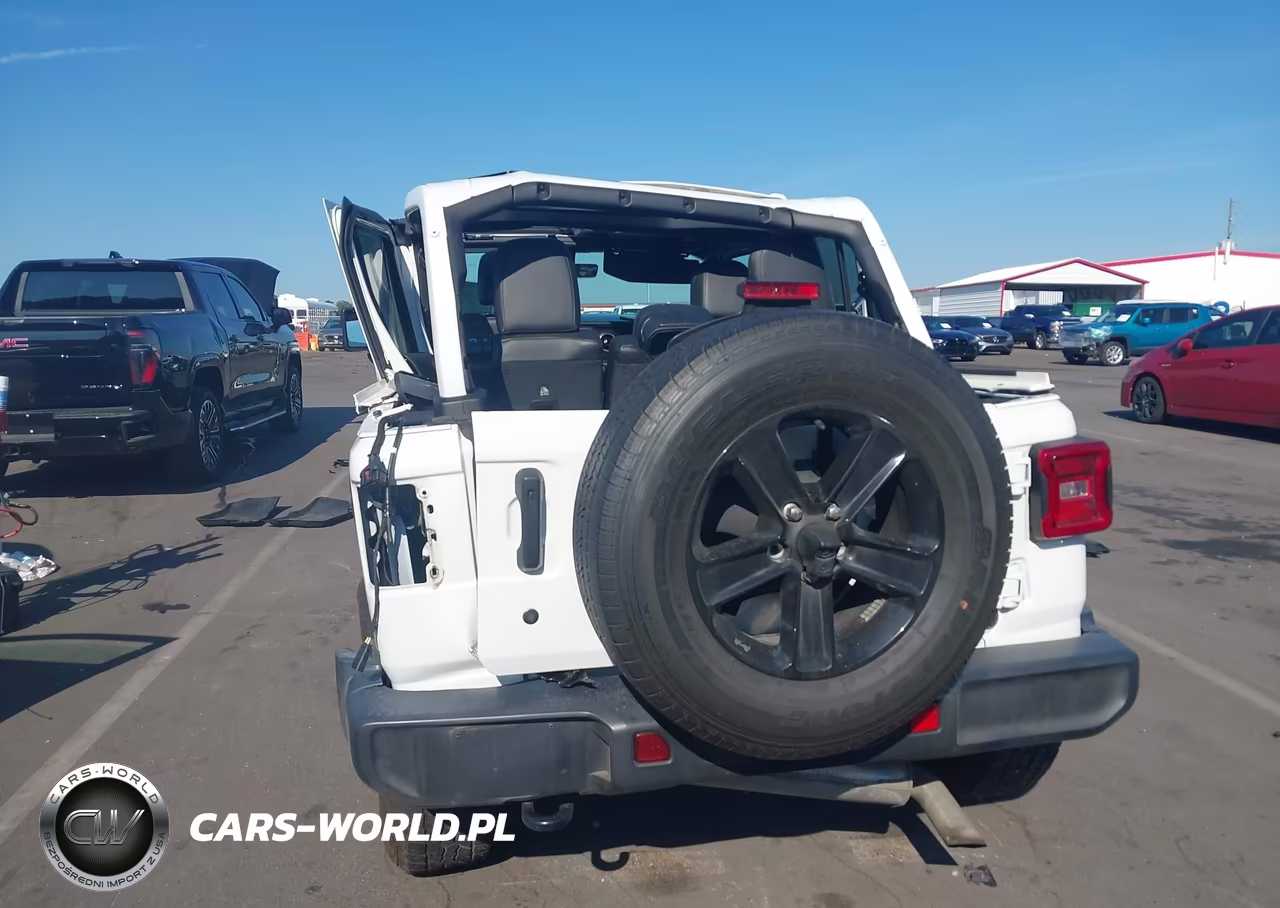 2020 Jeep Wrangler Unlimited Sahara Altitude 4X4 VIN:1C4HJXEN4LW191517 - 16