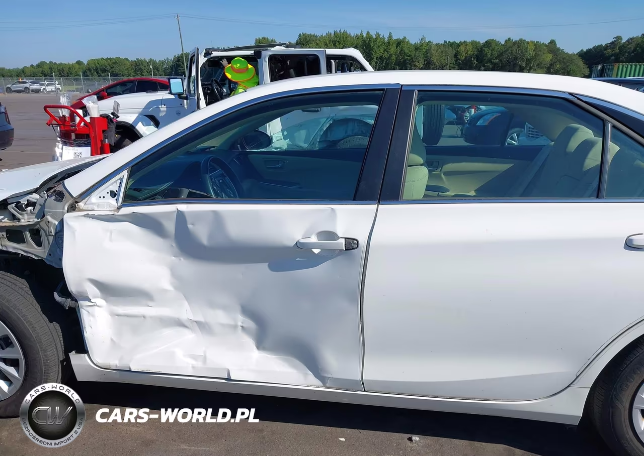 2016 Toyota Camry Le VIN:4T4BF1FK9GR553255 - 14