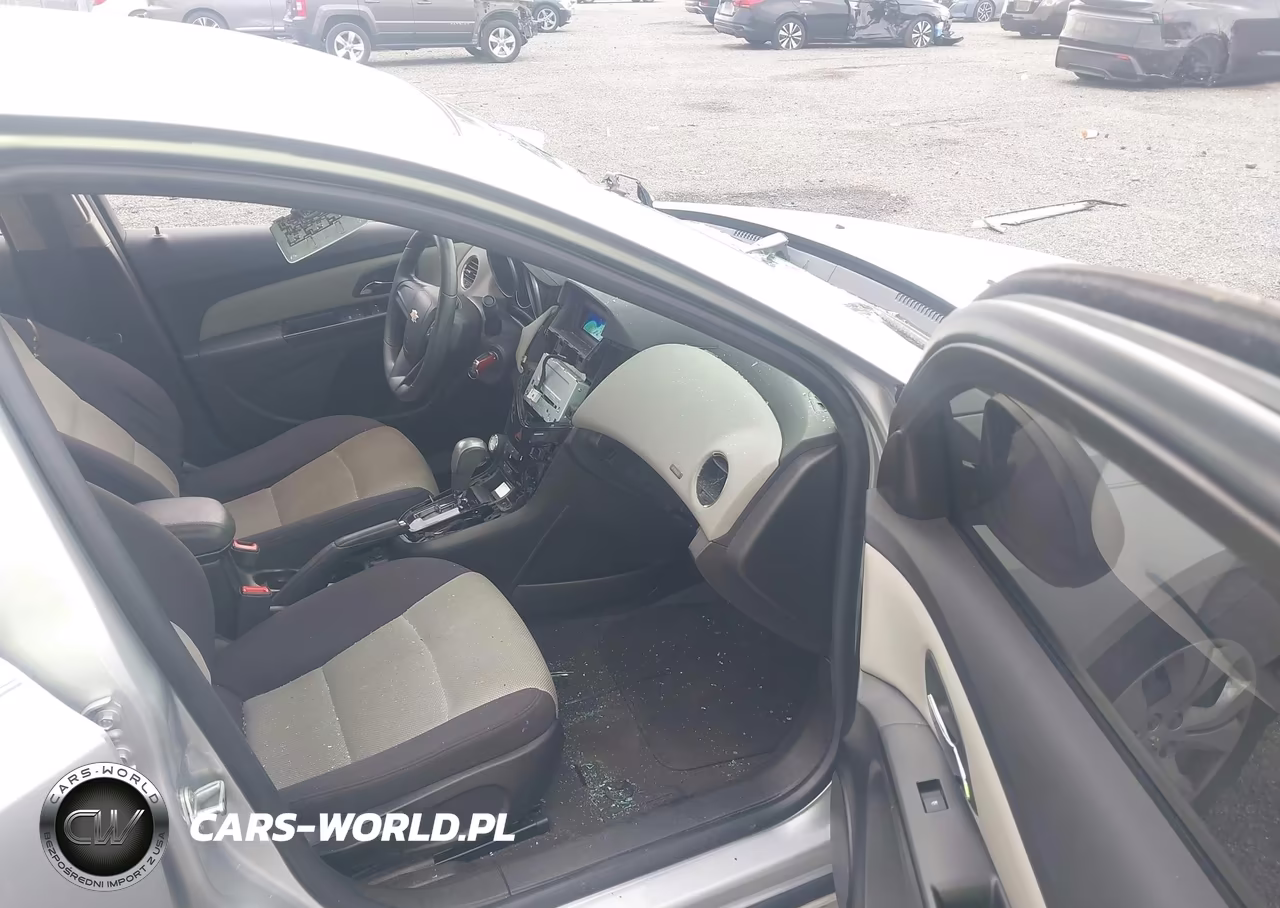 2013 Chevrolet Cruze Ls Auto VIN:1G1PA5SG3D7317523 - 5