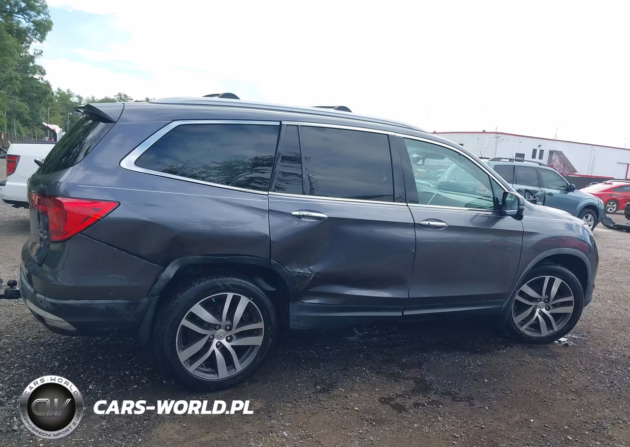 2018 Honda Pilot Touring VIN:5FNYF6H93JB026781 - 13