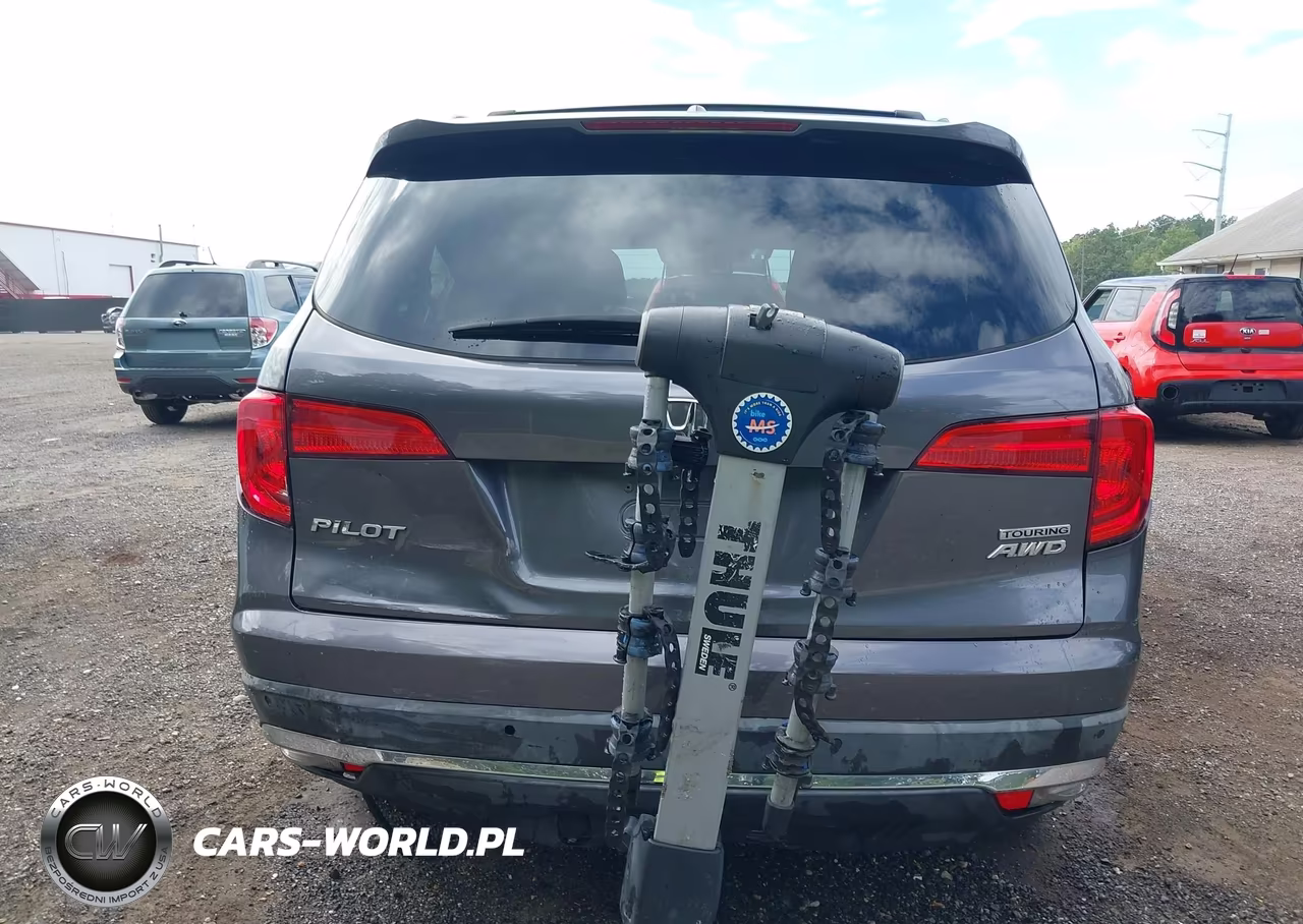 2018 Honda Pilot Touring VIN:5FNYF6H93JB026781 - 16