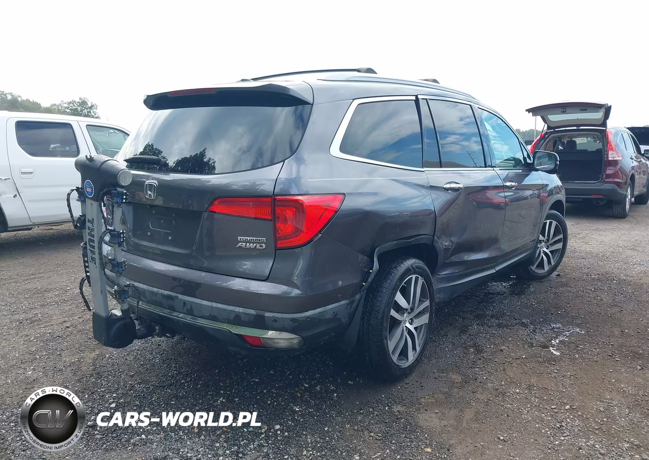 2018 Honda Pilot Touring VIN:5FNYF6H93JB026781 - 4