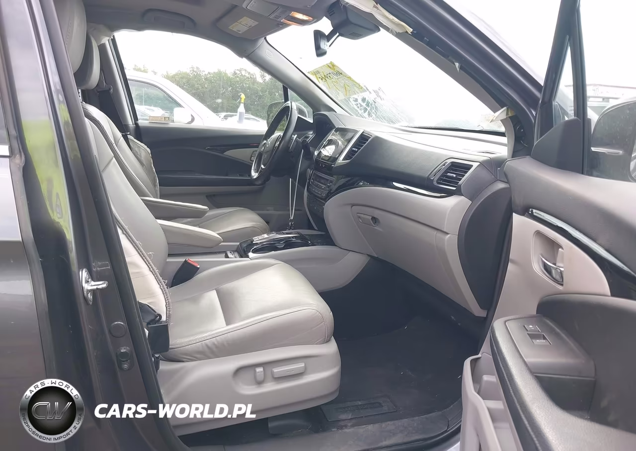 2018 Honda Pilot Touring VIN:5FNYF6H93JB026781 - 5