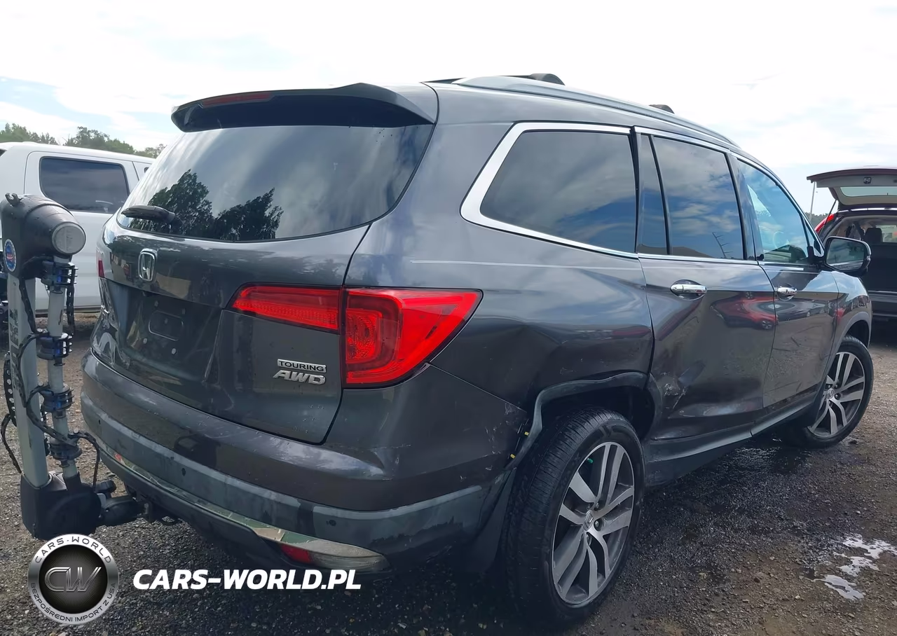2018 Honda Pilot Touring VIN:5FNYF6H93JB026781 - 6