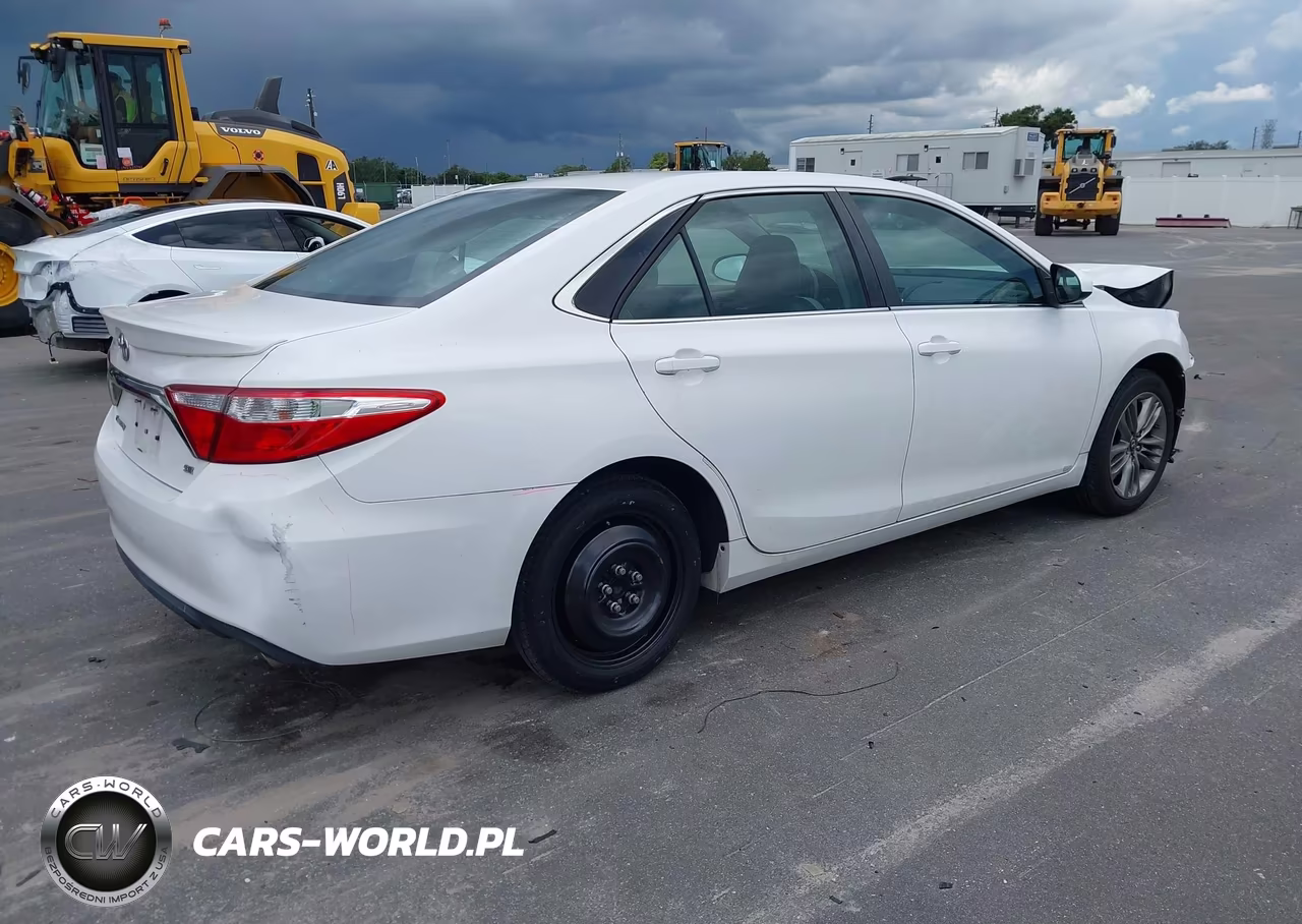 2016 Toyota Camry Se VIN:4T1BF1FK5GU572041 - 4