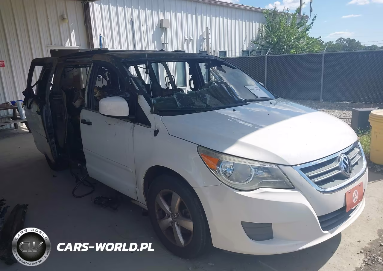 2011 Volkswagen Routan Se