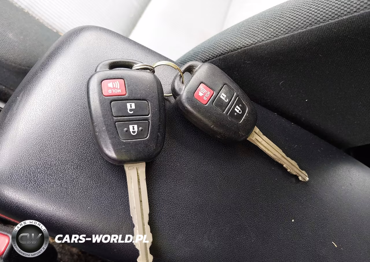 2014 Toyota Prius C Two VIN:JTDKDTB3XE1569512 - 11