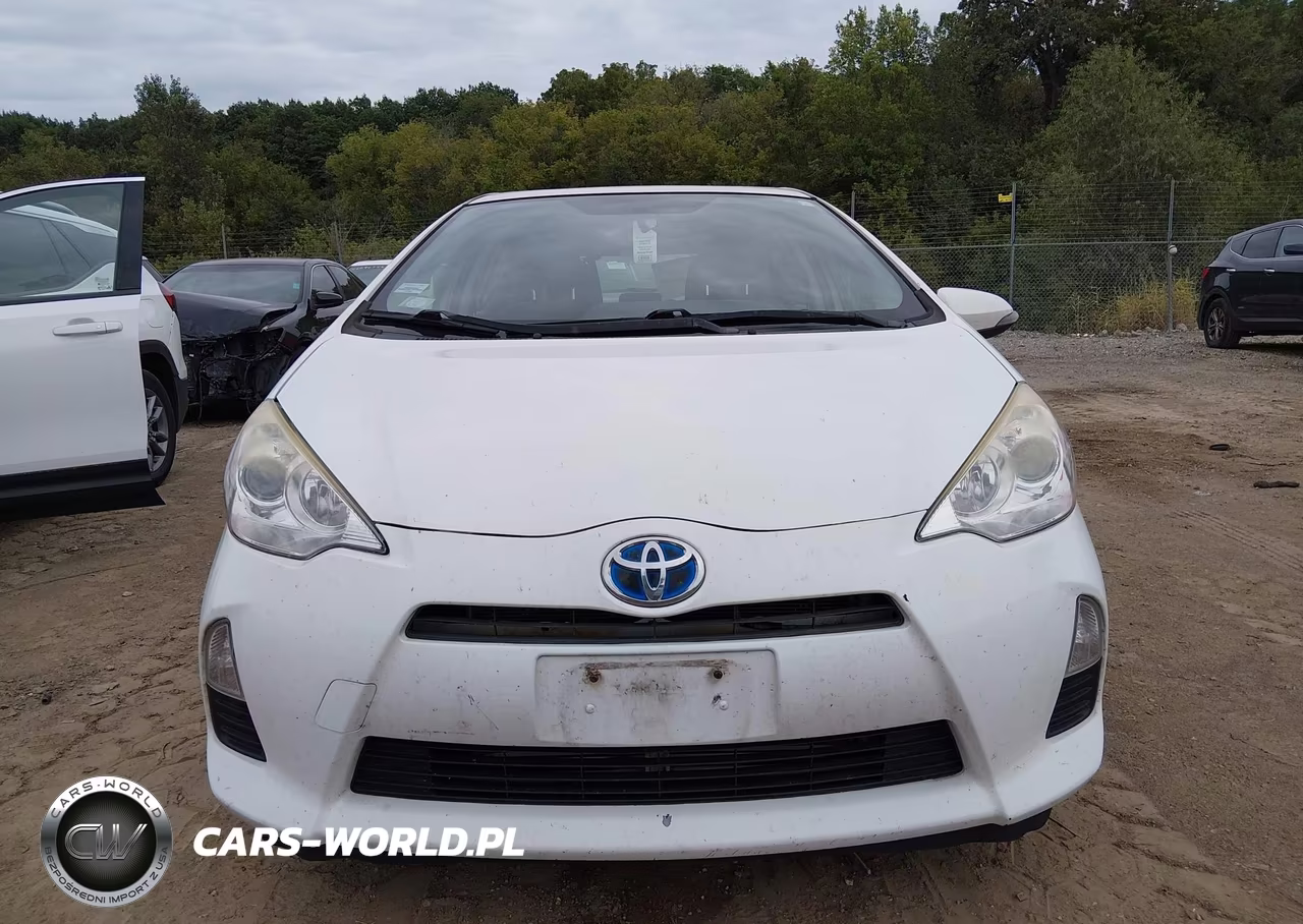 2014 Toyota Prius C Two VIN:JTDKDTB3XE1569512 - 12