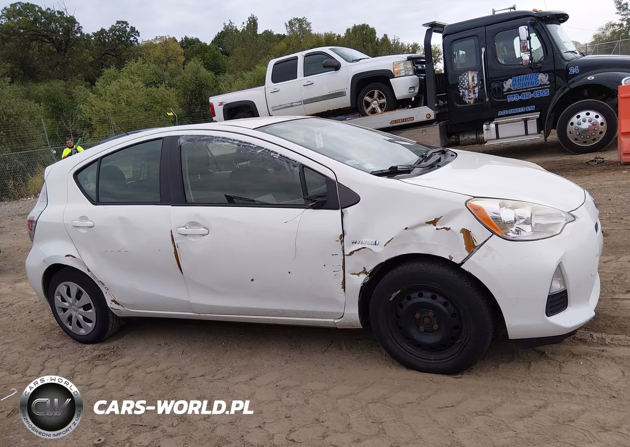 2014 Toyota Prius C Two VIN:JTDKDTB3XE1569512 - 13