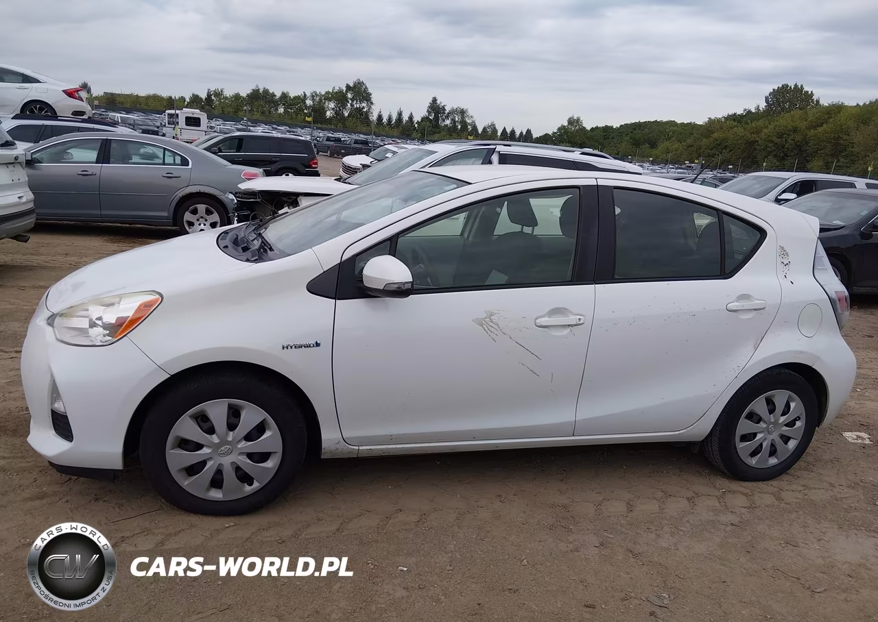 2014 Toyota Prius C Two VIN:JTDKDTB3XE1569512 - 14