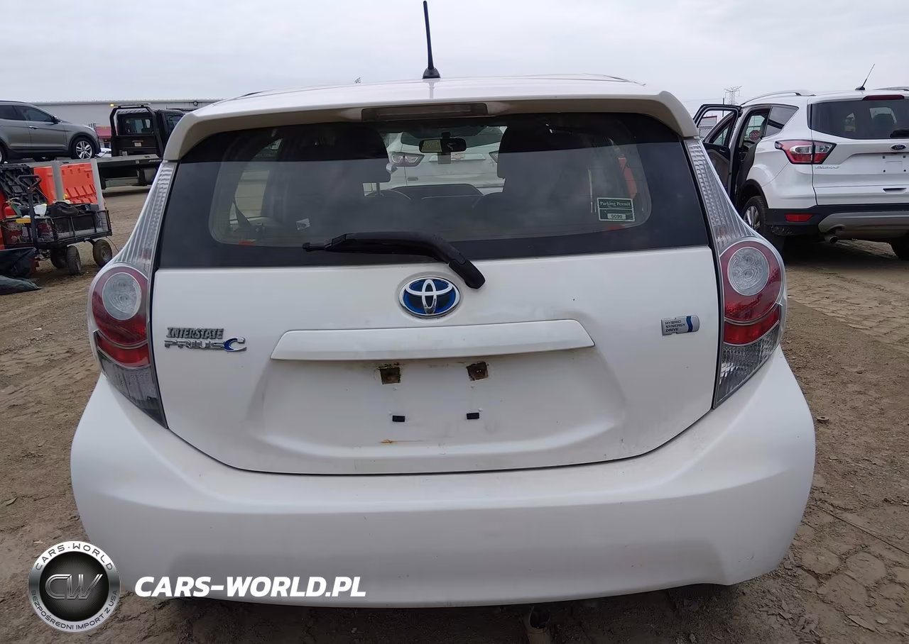 2014 Toyota Prius C Two VIN:JTDKDTB3XE1569512 - 16