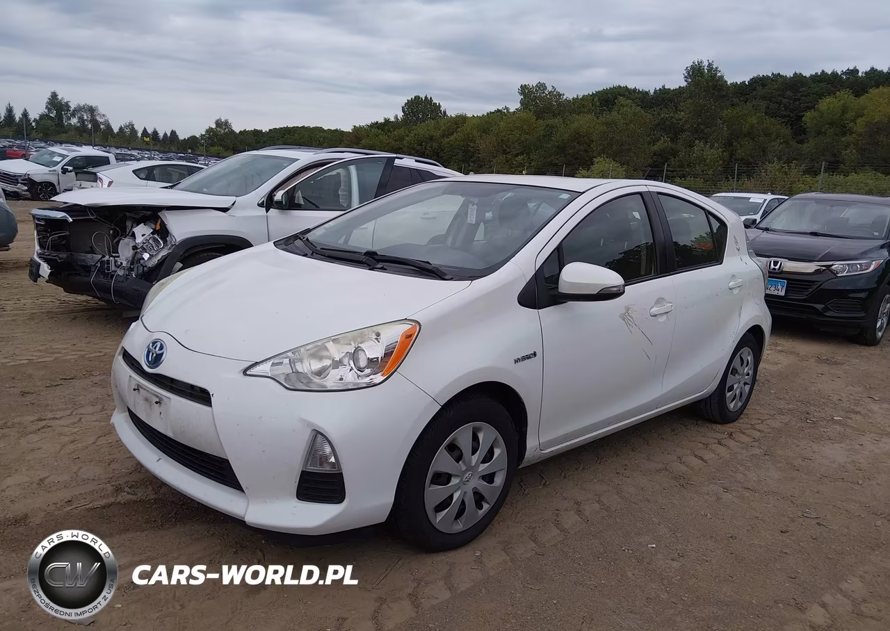 2014 Toyota Prius C Two VIN:JTDKDTB3XE1569512 - 2