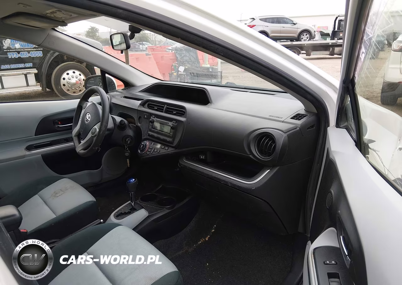2014 Toyota Prius C Two VIN:JTDKDTB3XE1569512 - 5