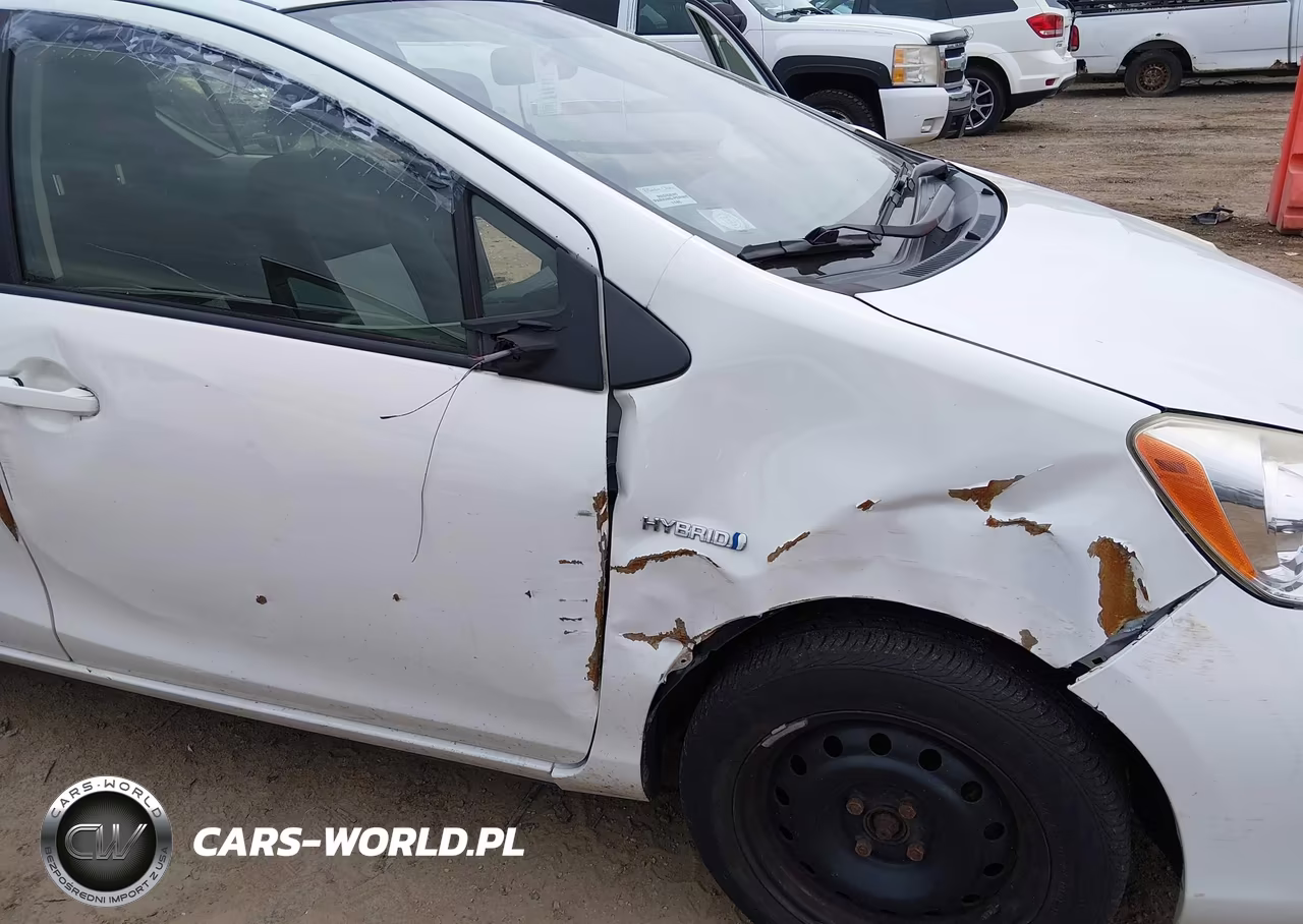 2014 Toyota Prius C Two VIN:JTDKDTB3XE1569512 - 6
