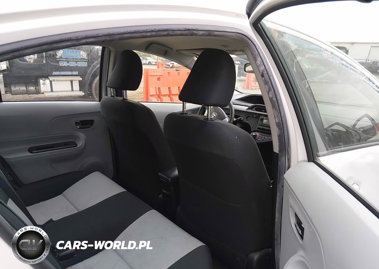 2014 Toyota Prius C Two VIN:JTDKDTB3XE1569512 - 8