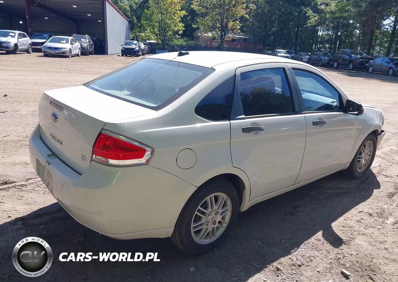 2010 Ford Focus Se VIN:1FAHP3FN6AW223313 - 4