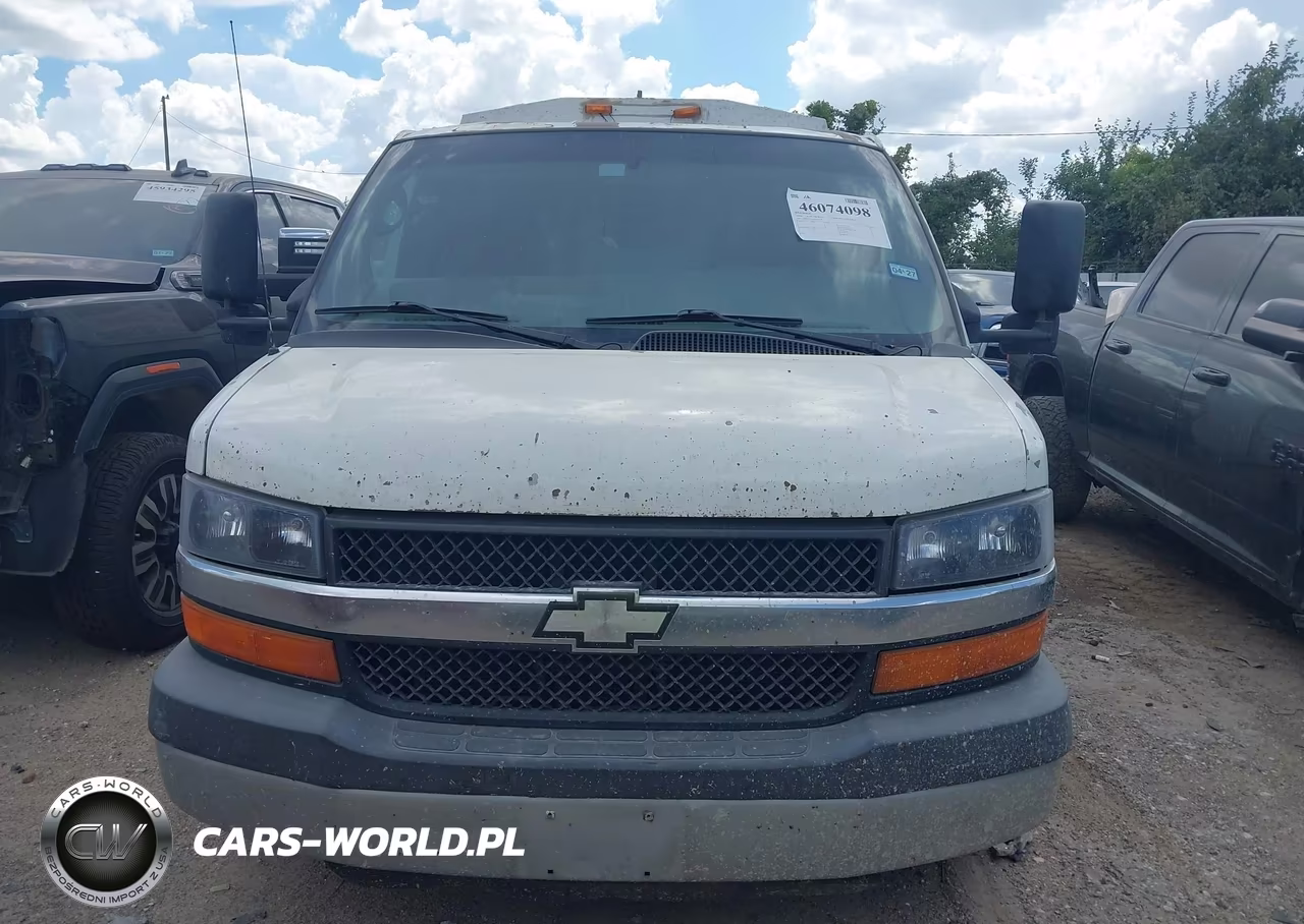 2008 Chevrolet Express Cutaway Work Van VIN:1GBHG31K881217578 - 12