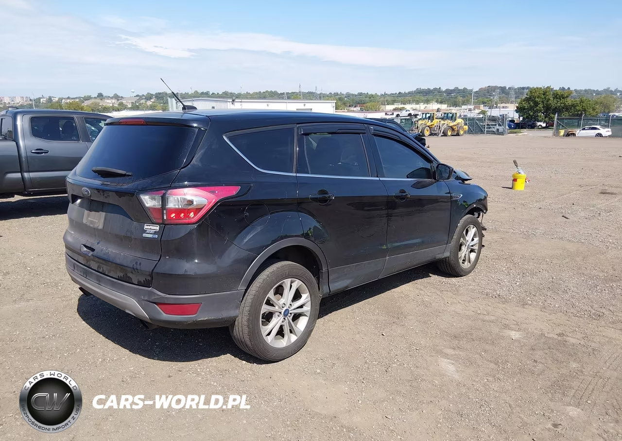 2017 Ford Escape Se VIN:1FMCU9GD2HUE61876 - 4