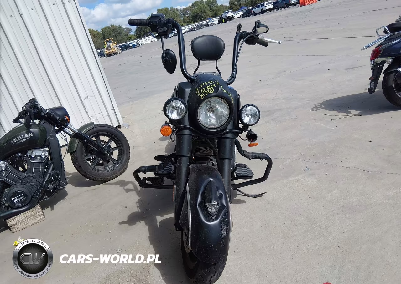 2017 Indian Motorcycle Co. Chief Dark Horse VIN:56KCCDAA7H3343301 - 5