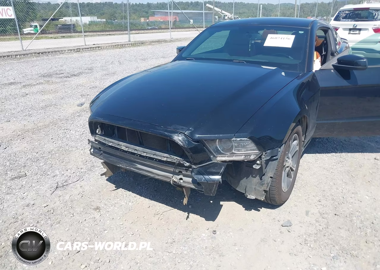 2014 Ford Mustang V6 Premium VIN:1ZVBP8AM2E5286834 - 6