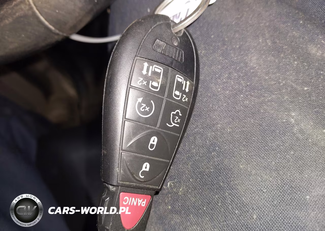 2015 Chrysler Town & Country Touring-L VIN:2C4RC1CG8FR506817 - 11