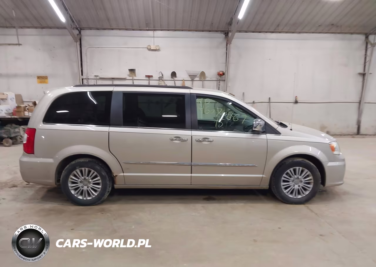 2015 Chrysler Town & Country Touring-L VIN:2C4RC1CG8FR506817 - 13