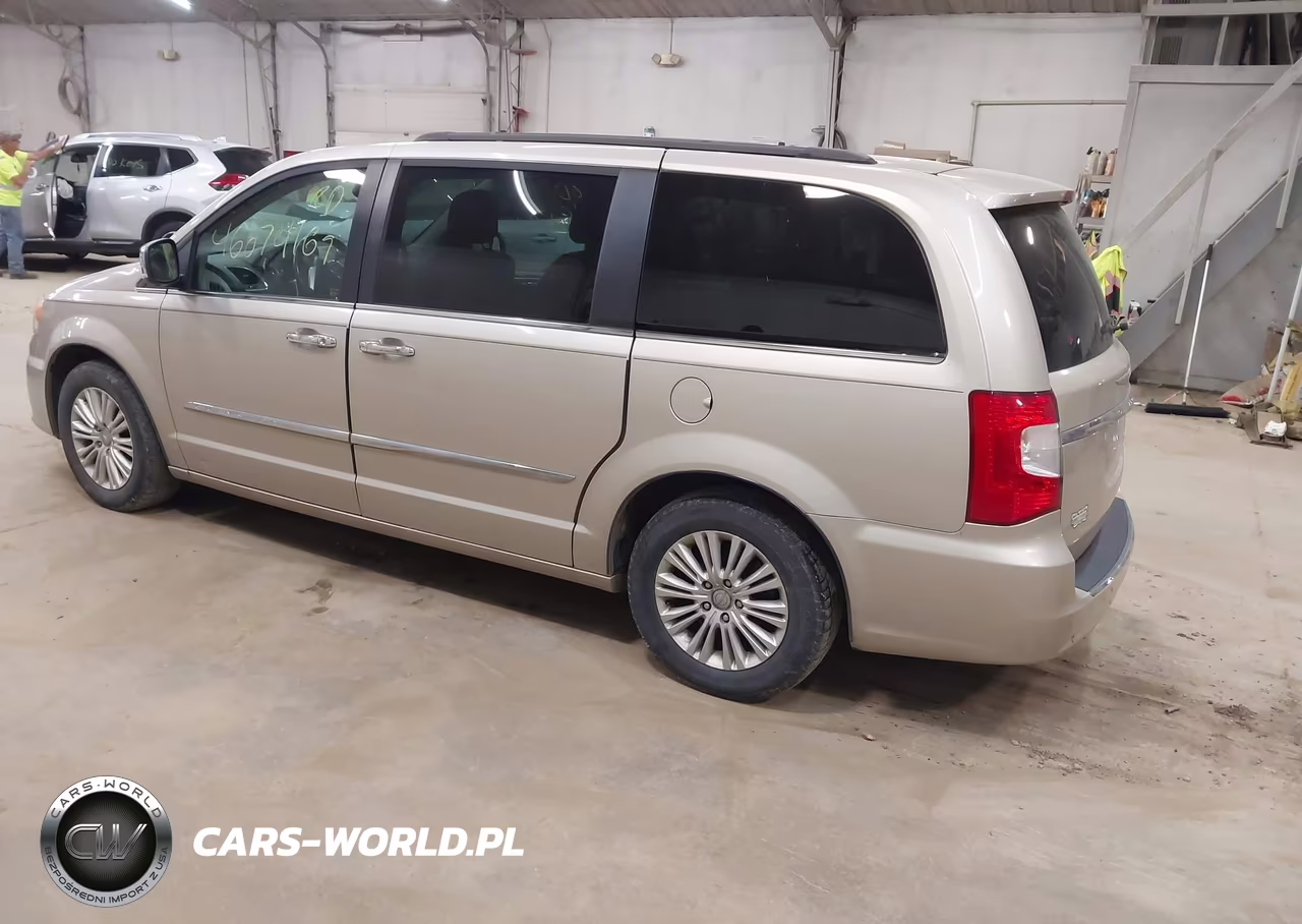 2015 Chrysler Town & Country Touring-L VIN:2C4RC1CG8FR506817 - 3