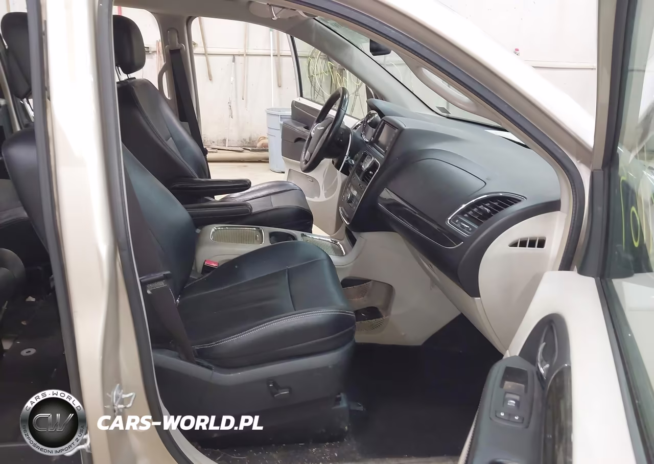 2015 Chrysler Town & Country Touring-L VIN:2C4RC1CG8FR506817 - 5