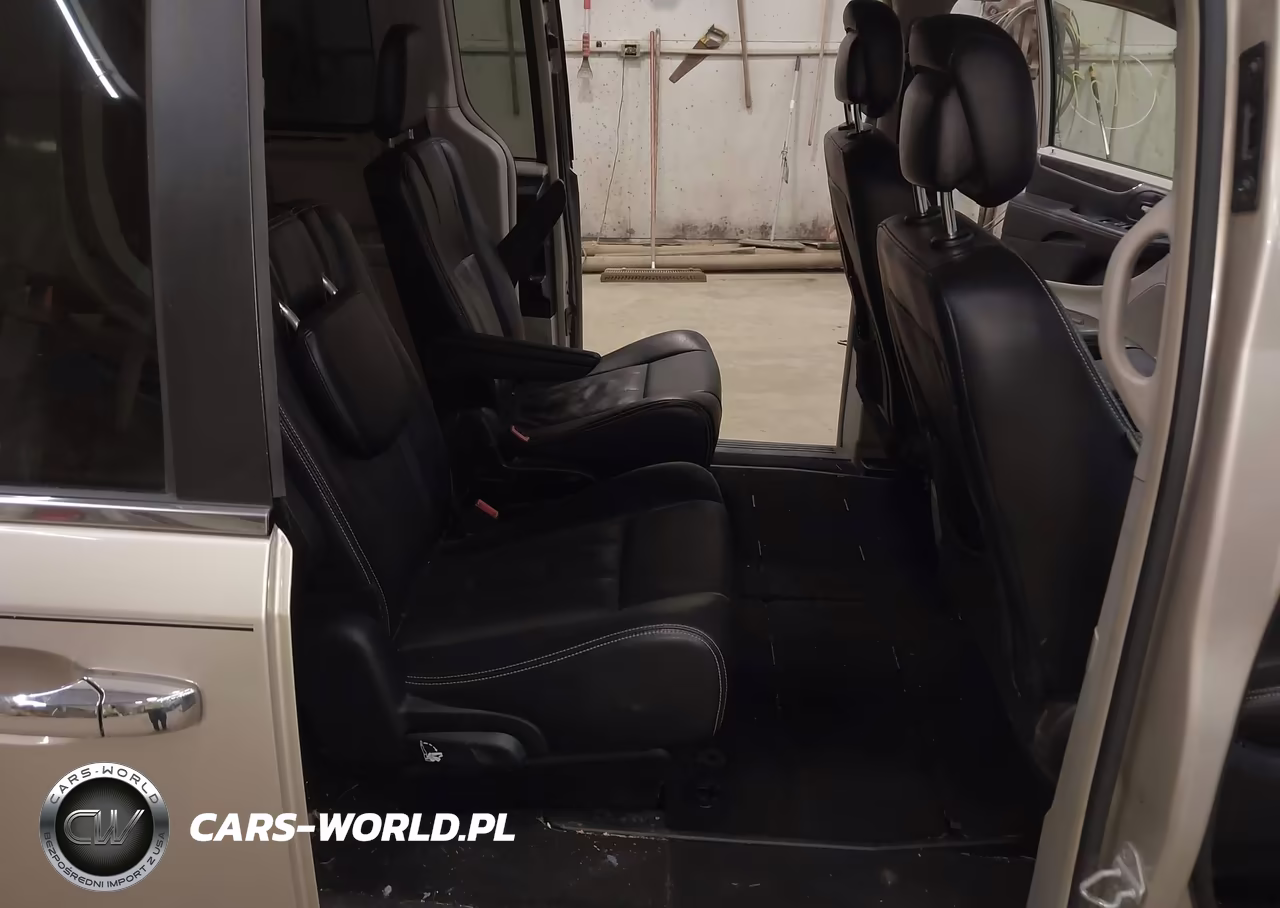 2015 Chrysler Town & Country Touring-L VIN:2C4RC1CG8FR506817 - 8