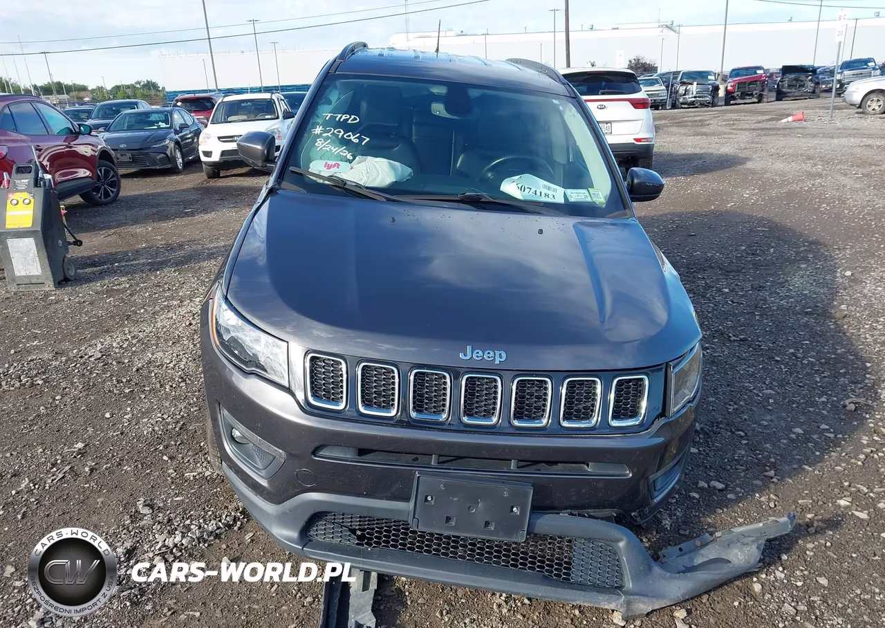 2019 Jeep Compass Latitude 4X4 VIN:3C4NJDBB8KT594013 - 18