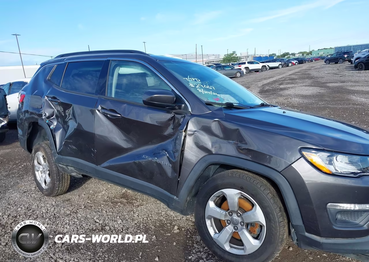 2019 Jeep Compass Latitude 4X4 VIN:3C4NJDBB8KT594013 - 19