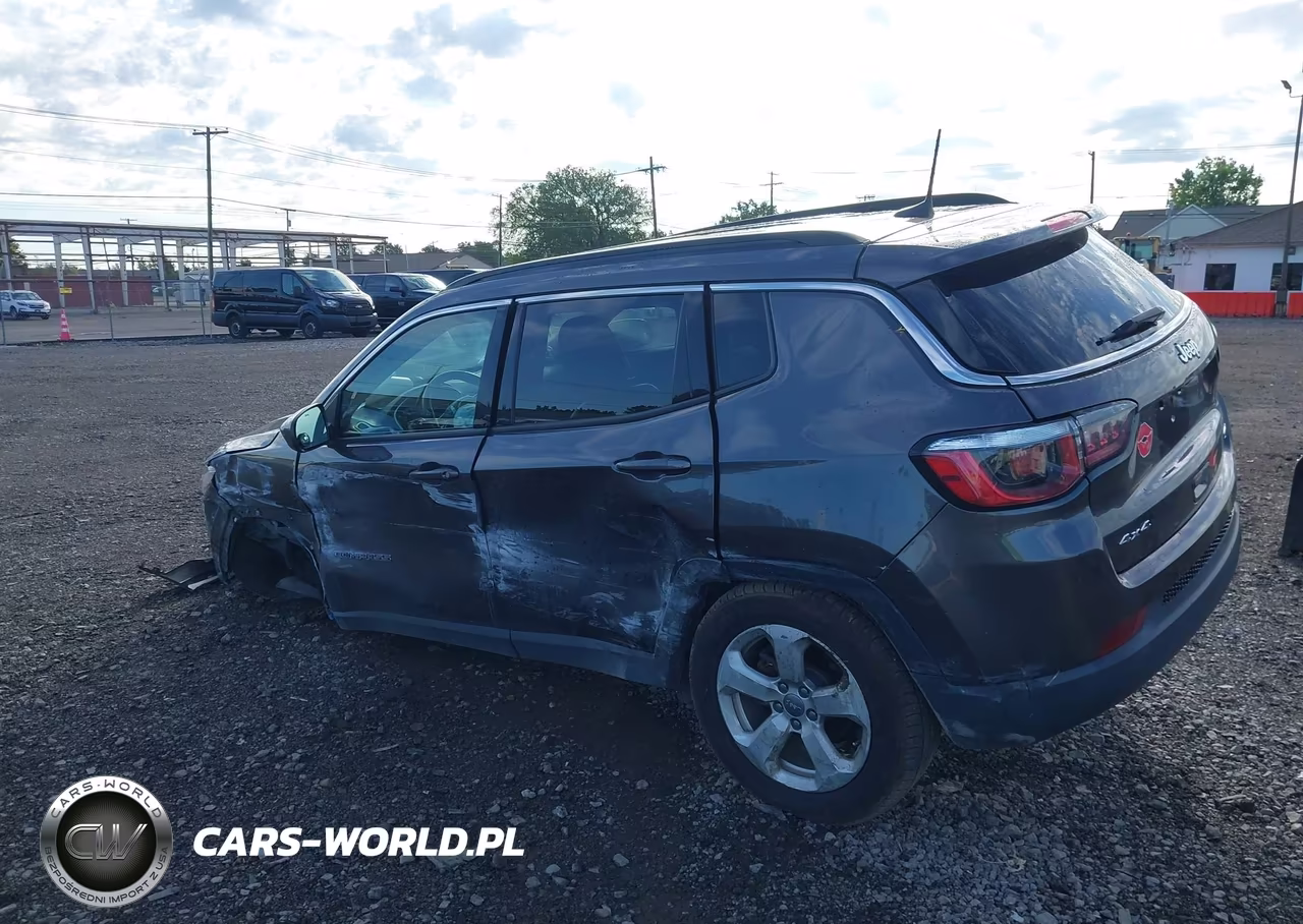 2019 Jeep Compass Latitude 4X4 VIN:3C4NJDBB8KT594013 - 3