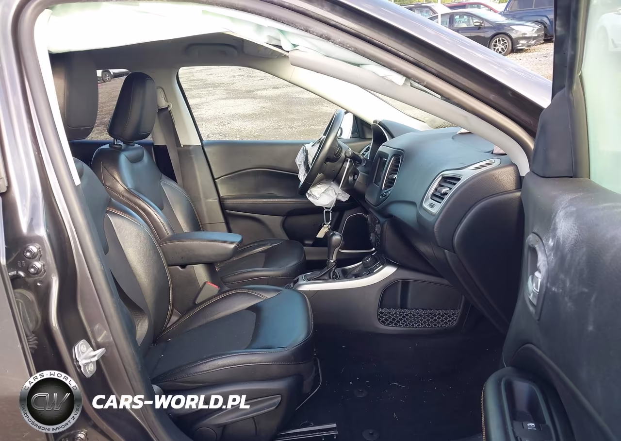 2019 Jeep Compass Latitude 4X4 VIN:3C4NJDBB8KT594013 - 5