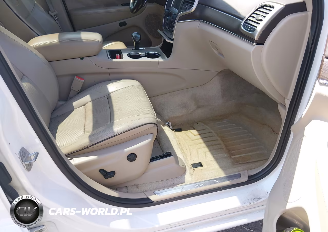 2015 Jeep Grand Cherokee Overland VIN:1C4RJECGXFC952358 - 5