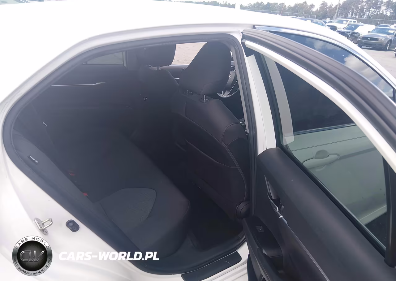 2020 Toyota Camry Le VIN:4T1C11AK8LU944069 - 8