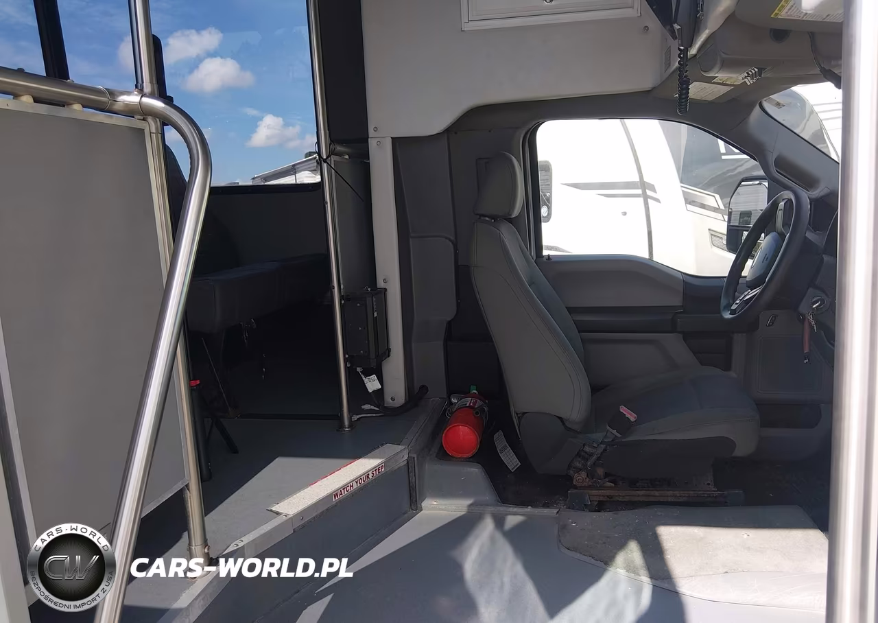2017 Ford F-450 Chassis Xl VIN:1FDAF4GT6HDA07819 - 5