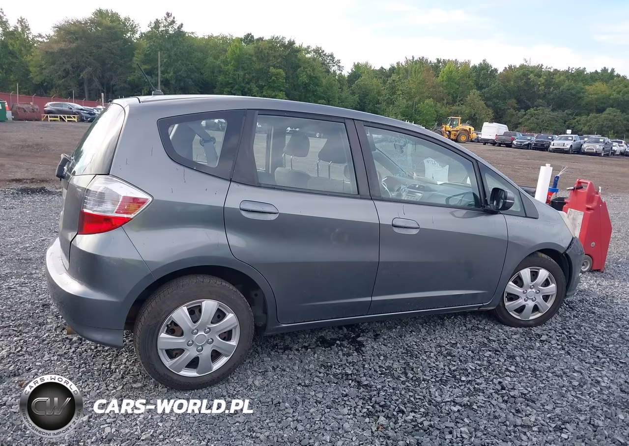 2013 Honda Fit VIN:JHMGE8H35DC074398 - 13