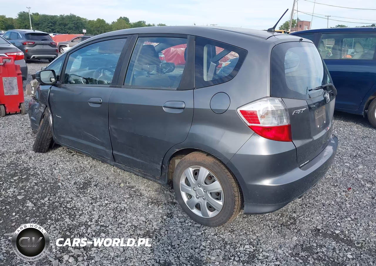 2013 Honda Fit VIN:JHMGE8H35DC074398 - 3
