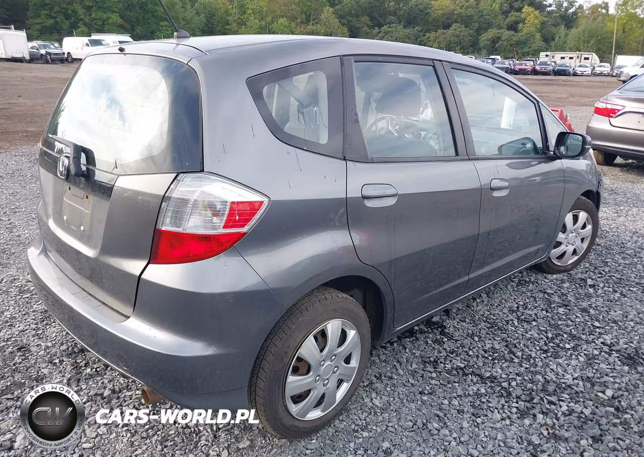 2013 Honda Fit VIN:JHMGE8H35DC074398 - 4