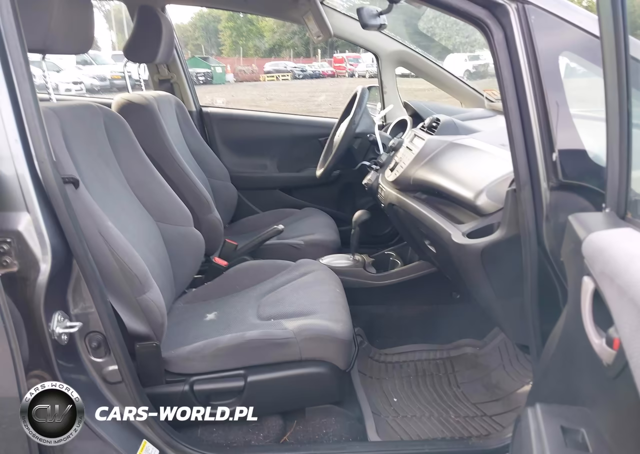 2013 Honda Fit VIN:JHMGE8H35DC074398 - 5