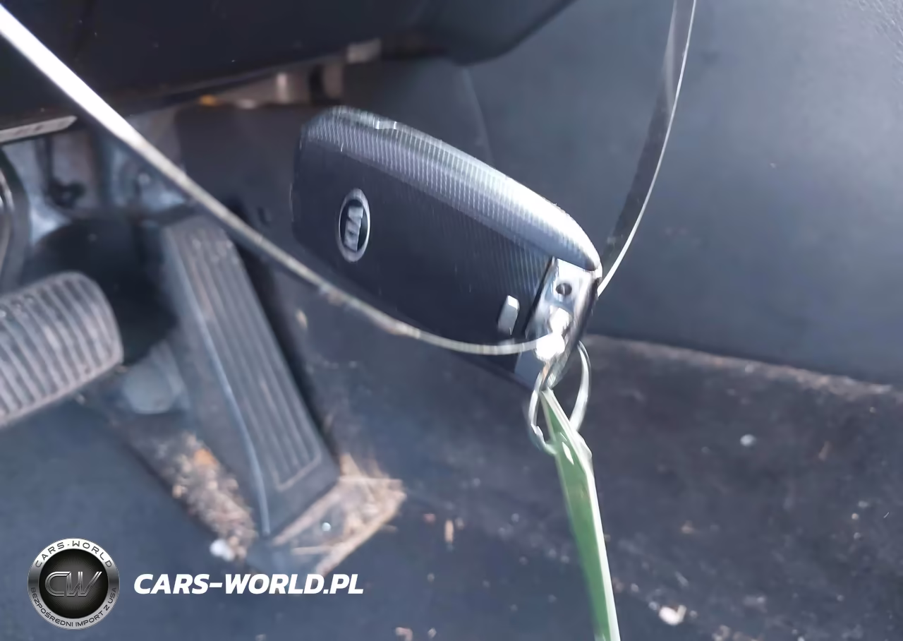 2019 Kia Optima S VIN:5XXGT4L36KG317172 - 11