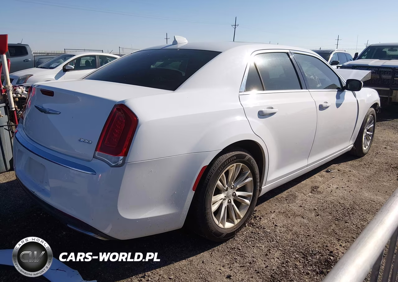 2017 Chrysler 300 Limited VIN:2C3CCAAG6HH646449 - 4