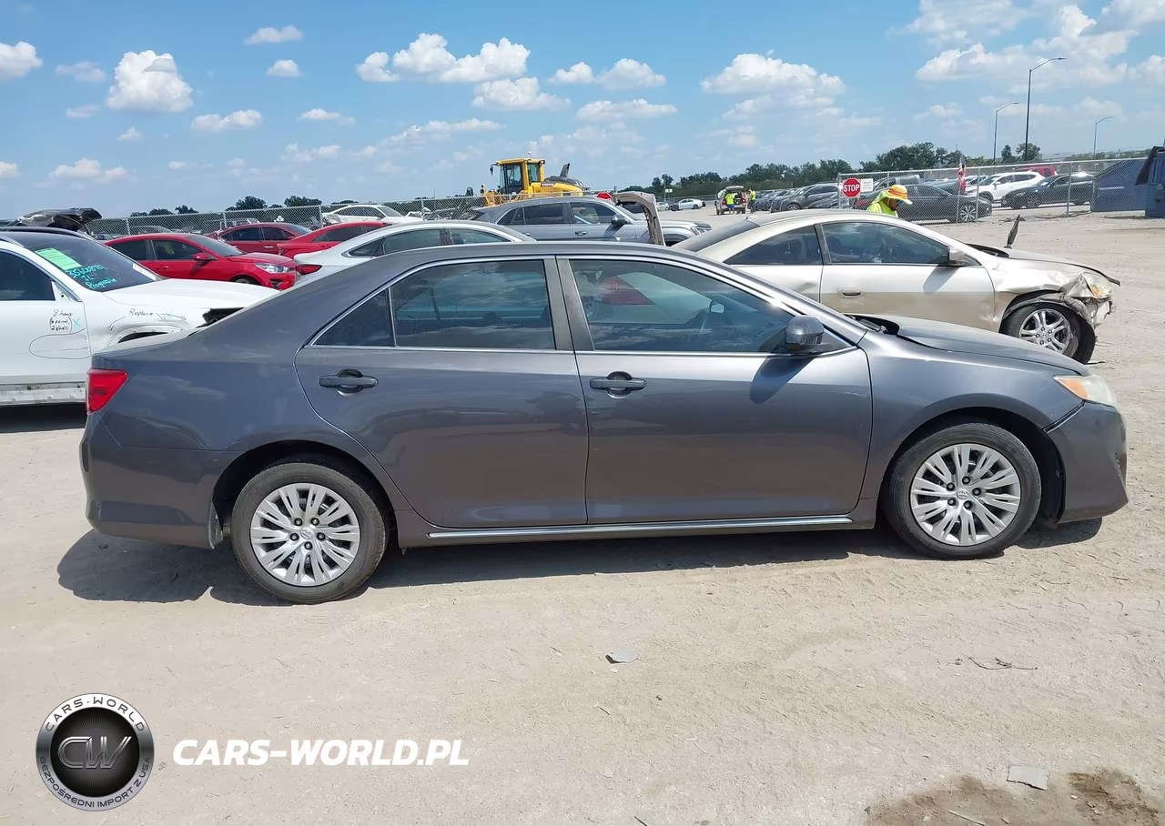 2014 Toyota Camry Le VIN:4T4BF1FK9ER403319 - 13
