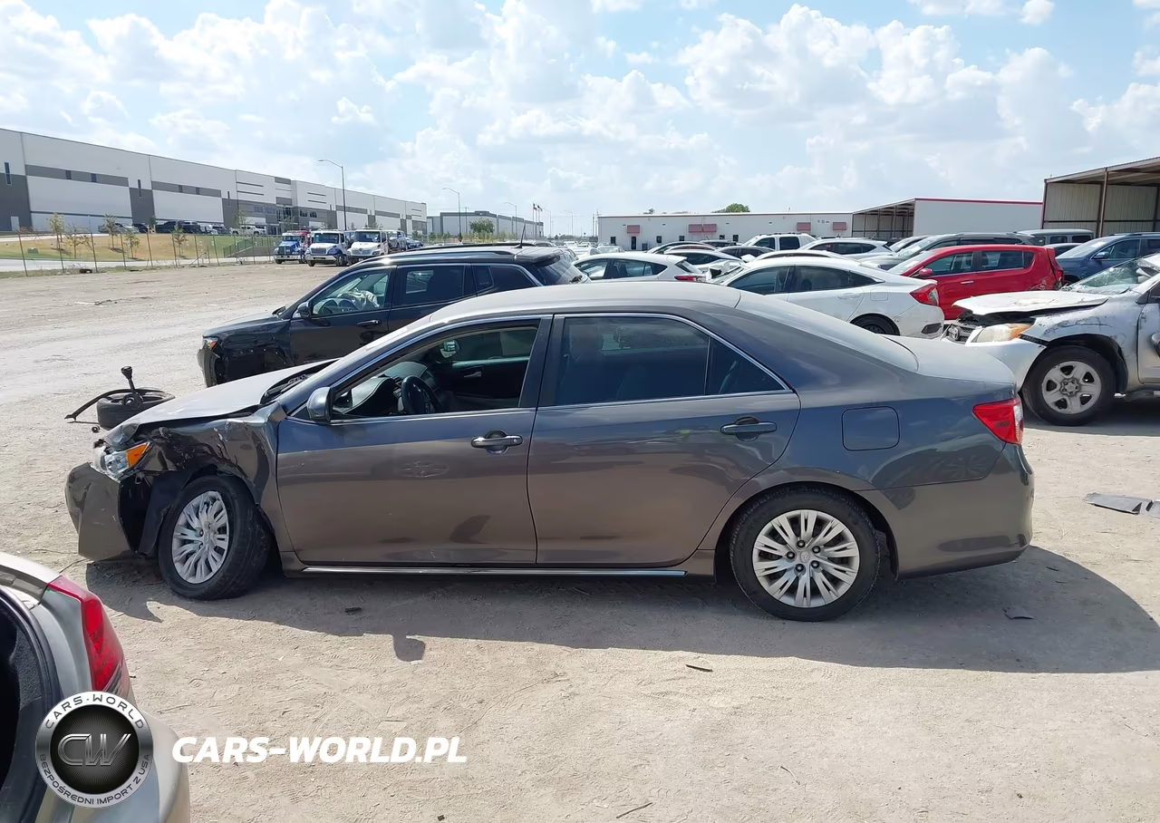 2014 Toyota Camry Le VIN:4T4BF1FK9ER403319 - 14