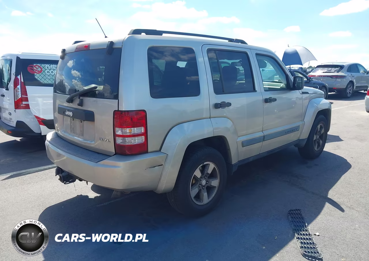 2008 Jeep Liberty Sport VIN:1J8GP28K68W221812 - 4
