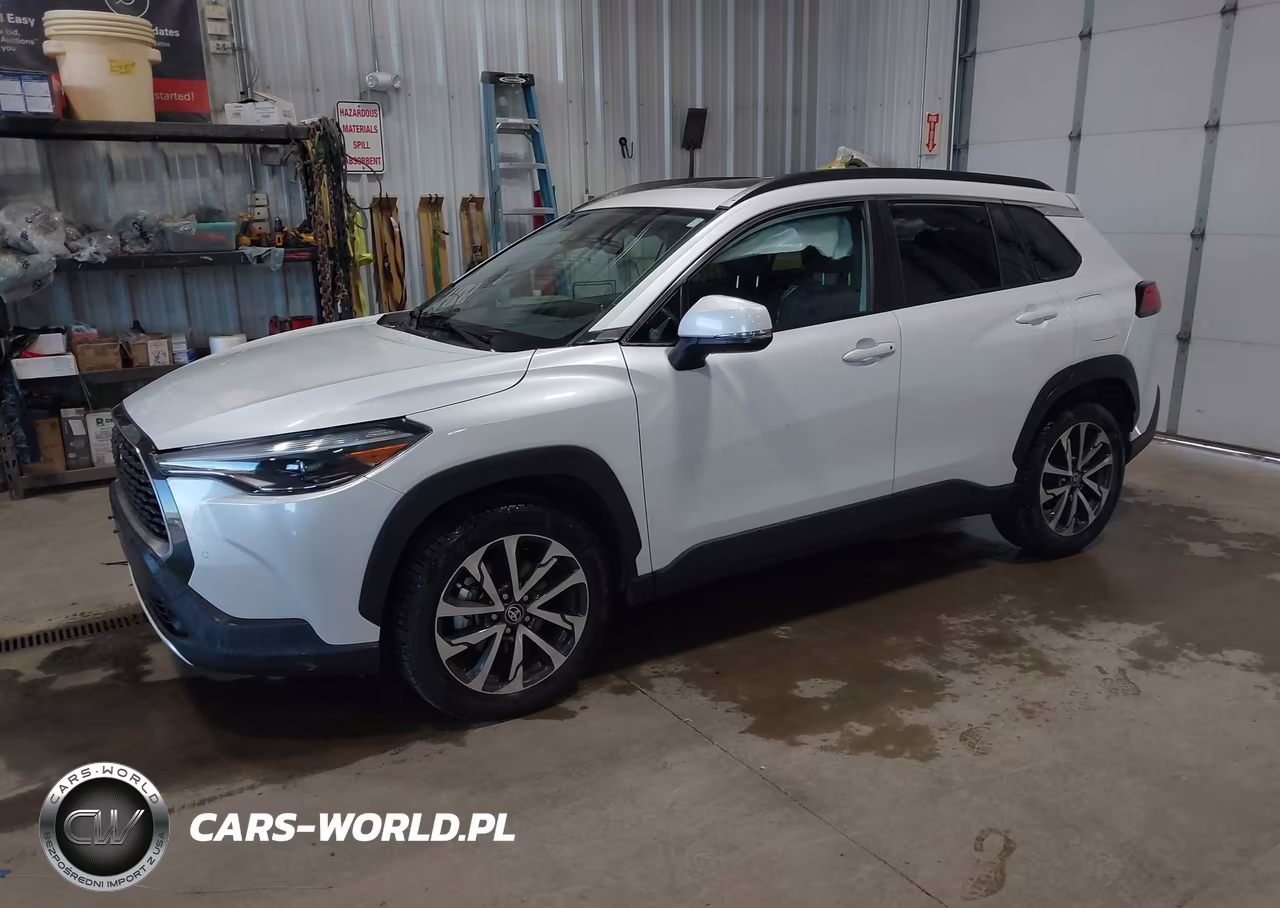 2022 Toyota Corolla Cross Xle VIN:7MUDAABG0NV016613 - 2